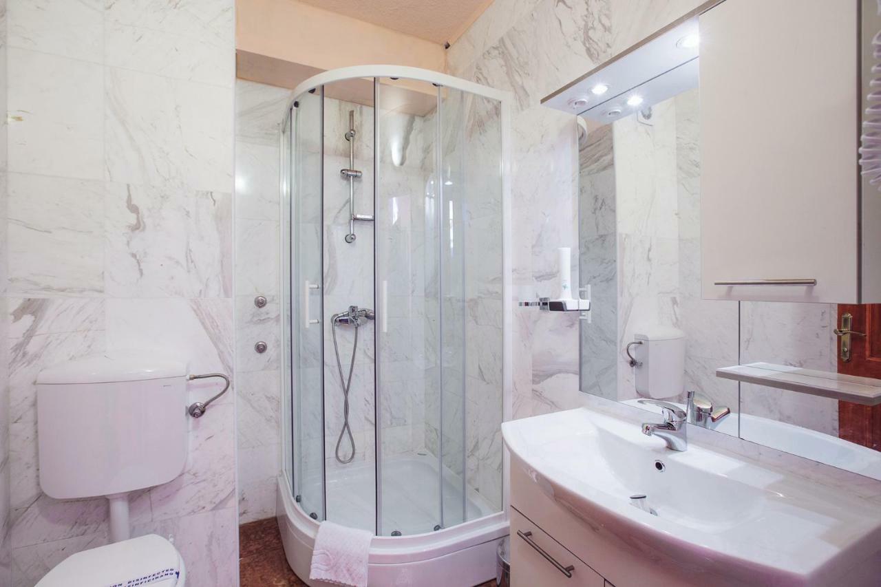 Apartmani I Sobe Dinko Starigrad Paklenica Zewnętrze zdjęcie