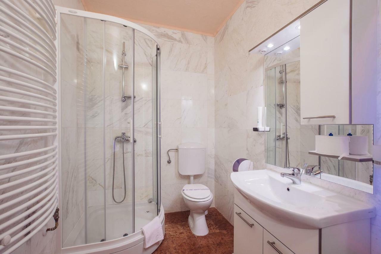Apartmani I Sobe Dinko Starigrad Paklenica Zewnętrze zdjęcie
