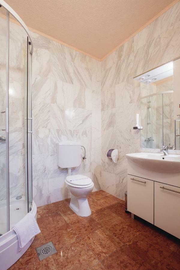 Apartmani I Sobe Dinko Starigrad Paklenica Zewnętrze zdjęcie